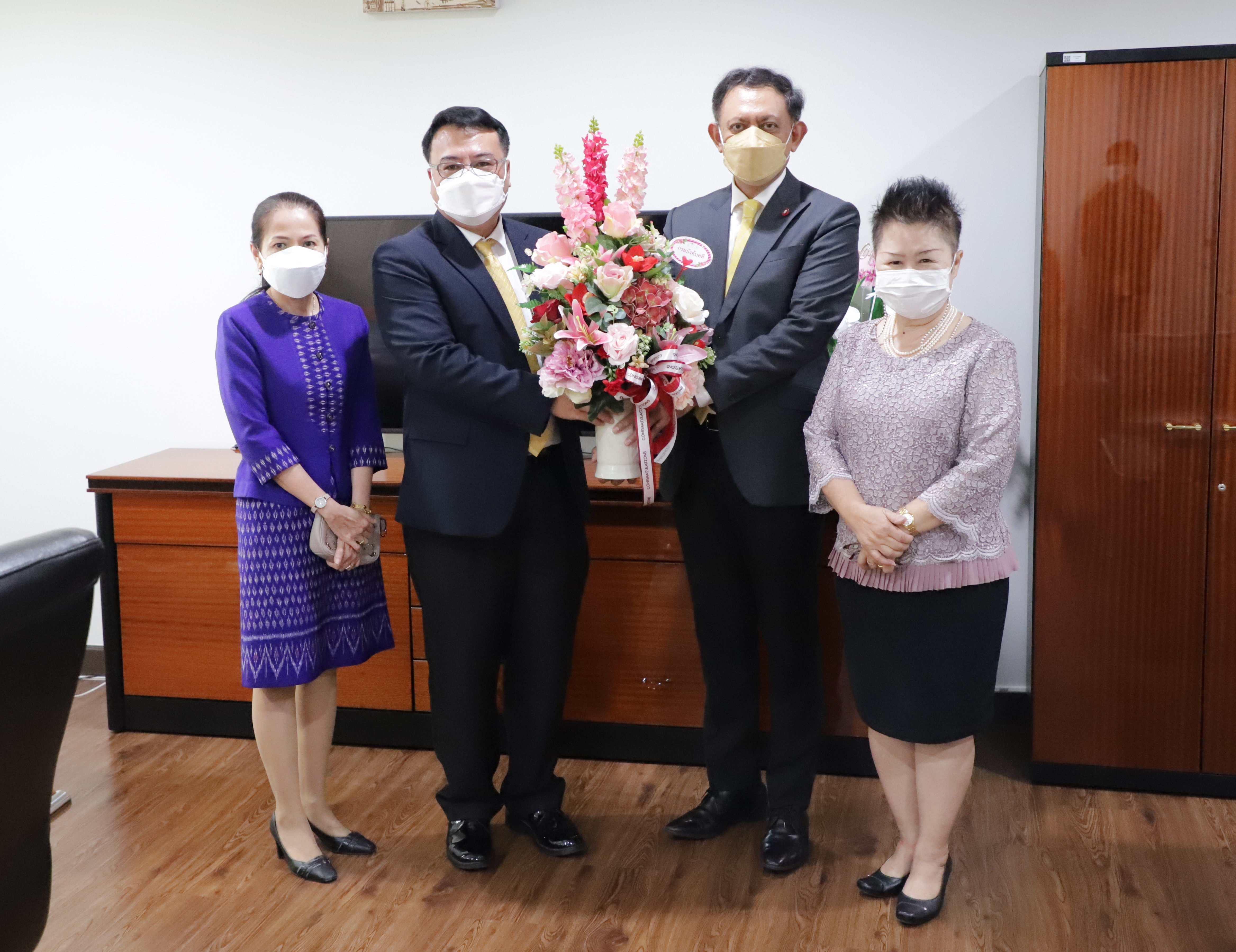 กรมบังคับคดีร่วมแสดงความยินดีกับอธิบดีผู้พิพากษาศาลอาญาตลิ่งชัน เนื่องในโอกาสเข้ารับตำแหน่งใหม่